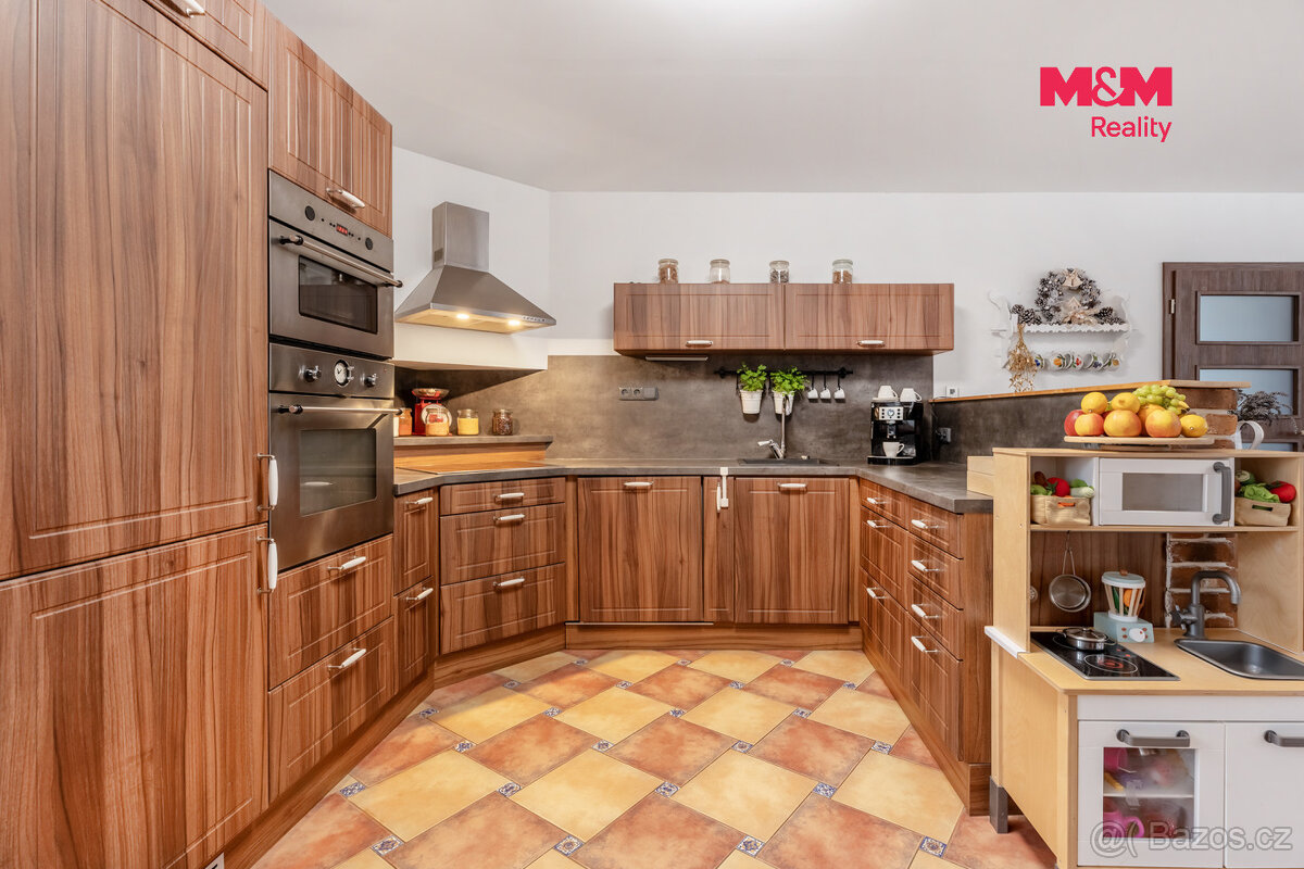 Prodej rodinného domu, 182 m², Žežice – pohled 3