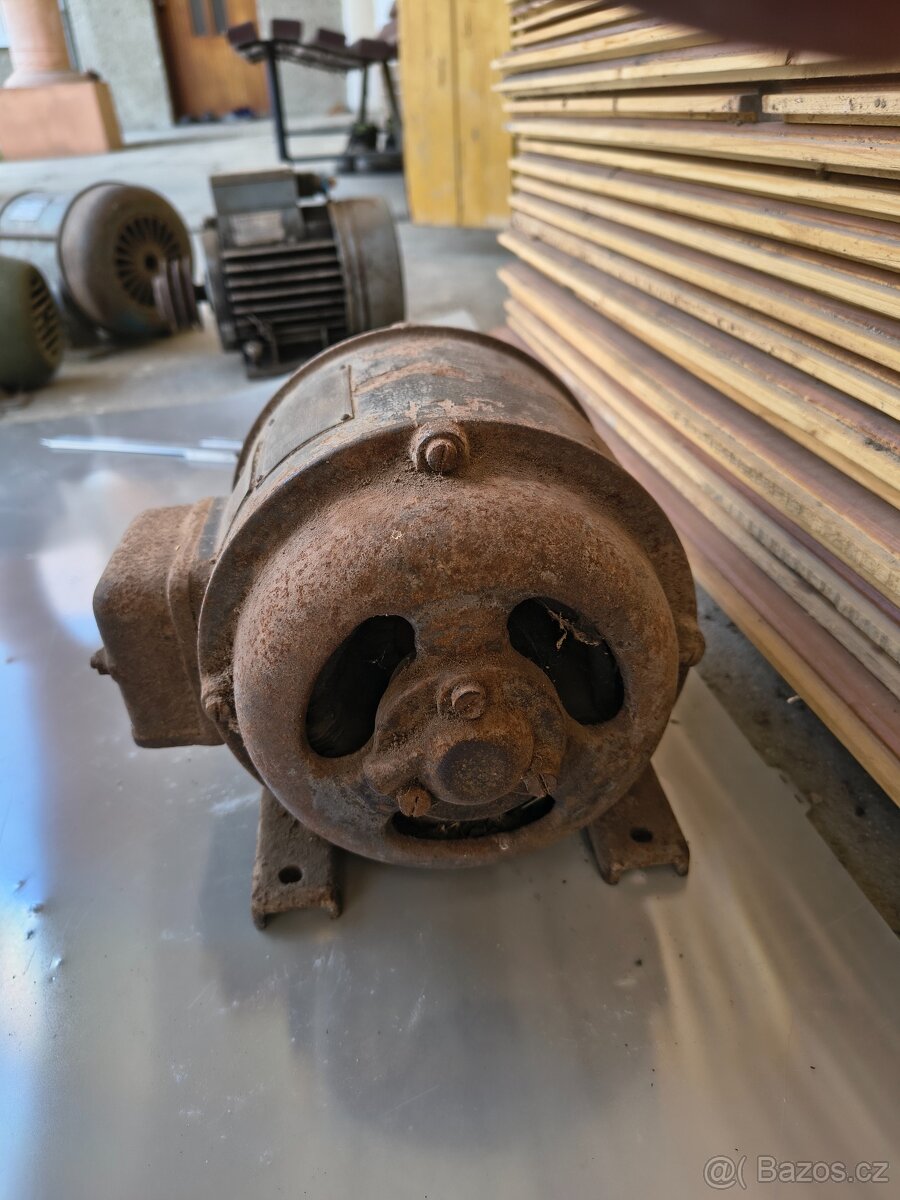 Historický elektromotor SVET 135W - 3