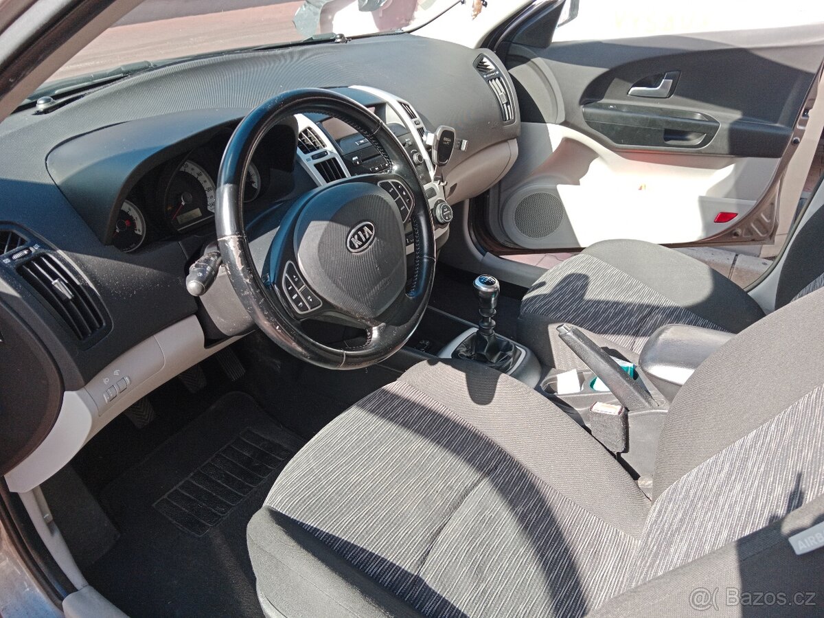 Kia Ceed 1.4, 80 kW, benzín, hatchback - 3