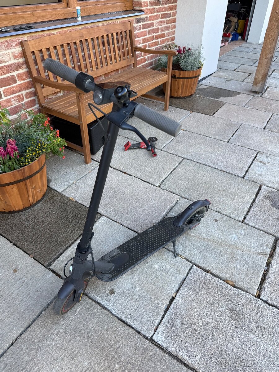 Prodám elektrokoloběžku Xiaomi Mi Electric Scooter 1S - 3