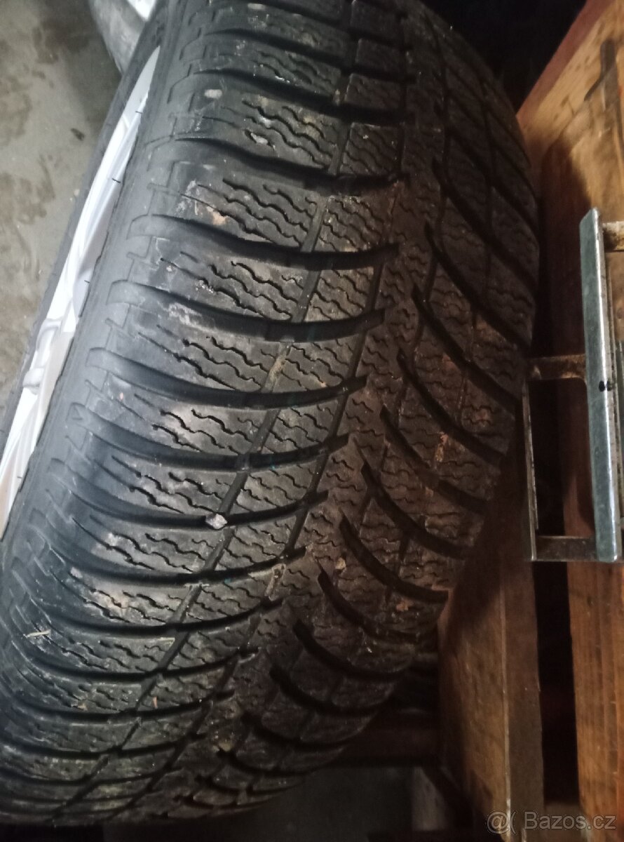 Pneu 205/55R16 - 3