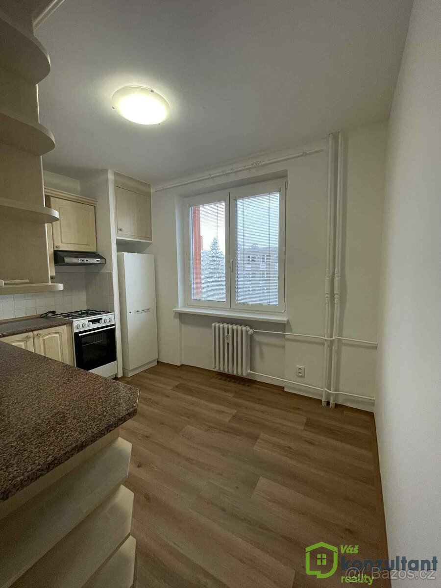 Pronájem prostorného bytu 3+1 s lodžií – 68 m², 3. NP, výtah - 3