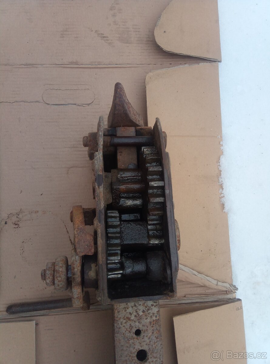 Prastarý zvedák (hever, vintna) - 3