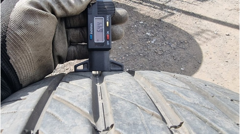 Letní pneumatika 245/35/20 Landsail - 3