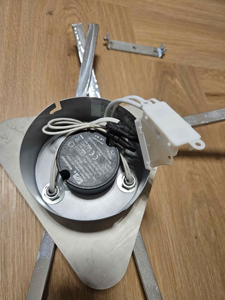 LED stropní svítidlo 3000K, designový. - 3