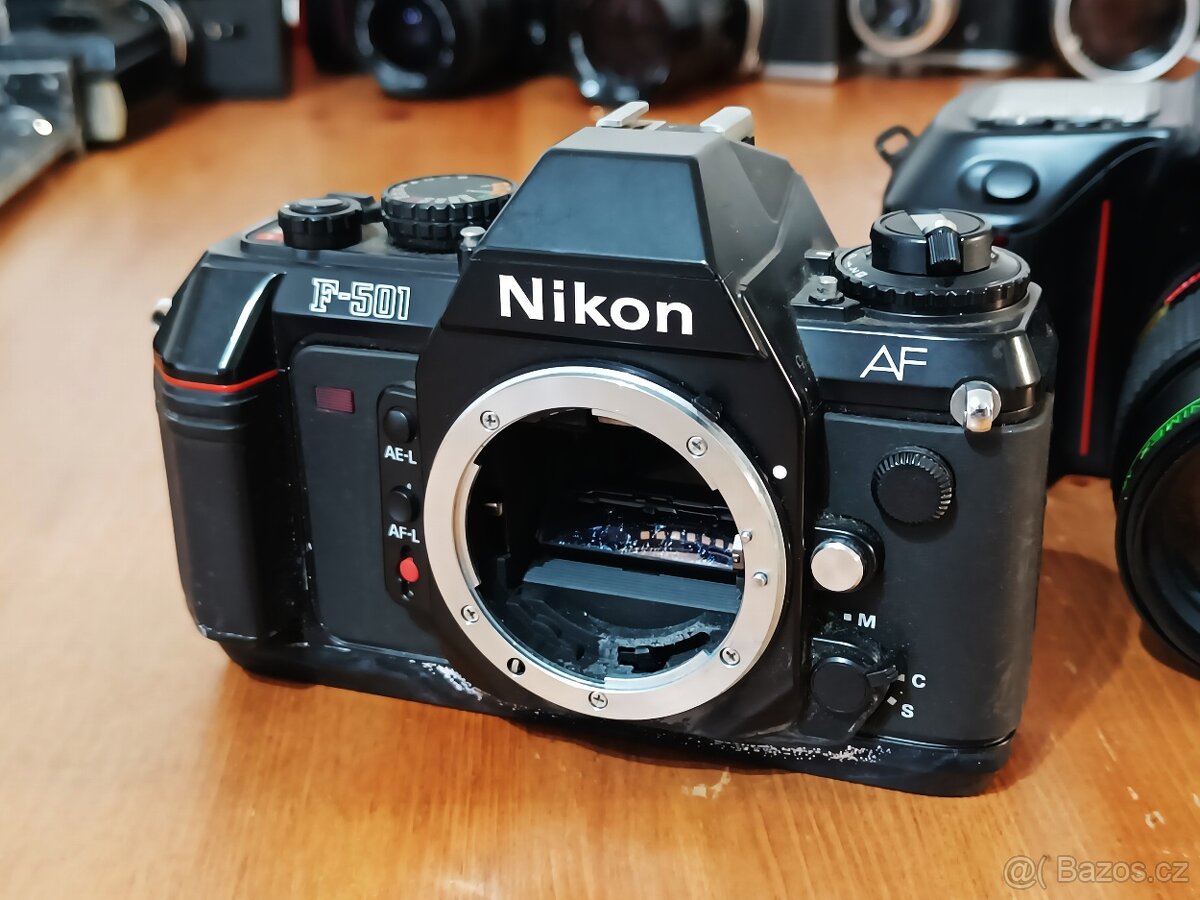 Dva fotoaparáty NIKON + objektiv - 3