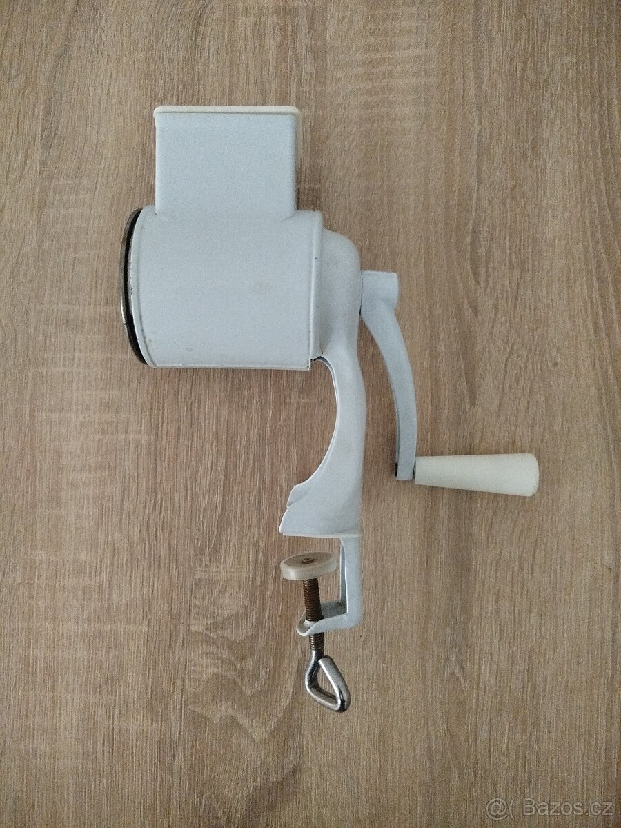 mlýnek na ořechy - 3