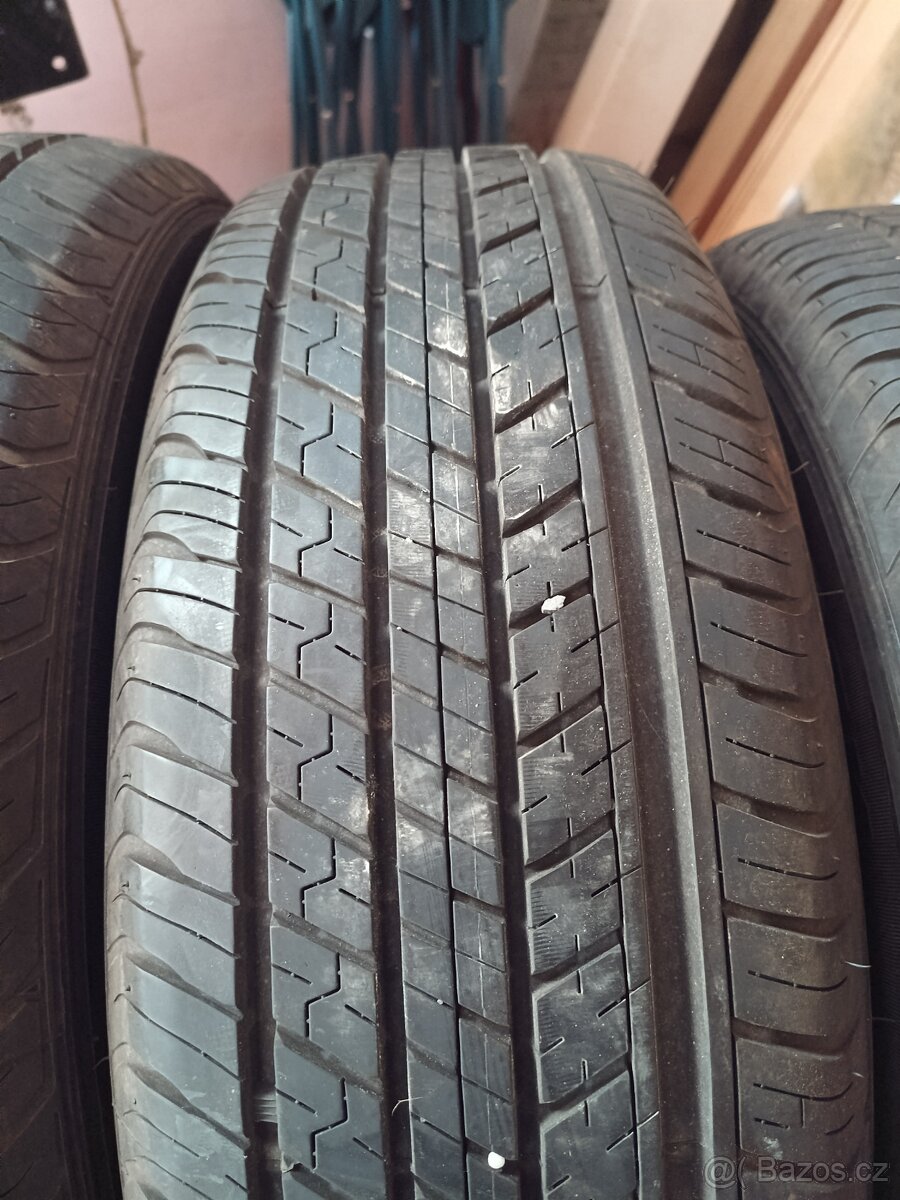 225/60/18 Dunlop - 3