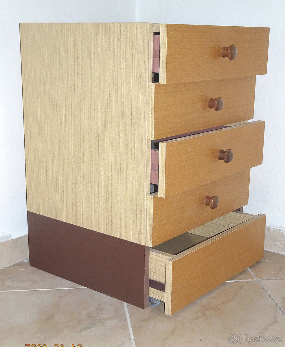 Nabízím praktickou skříňku se zásuvkami - 3