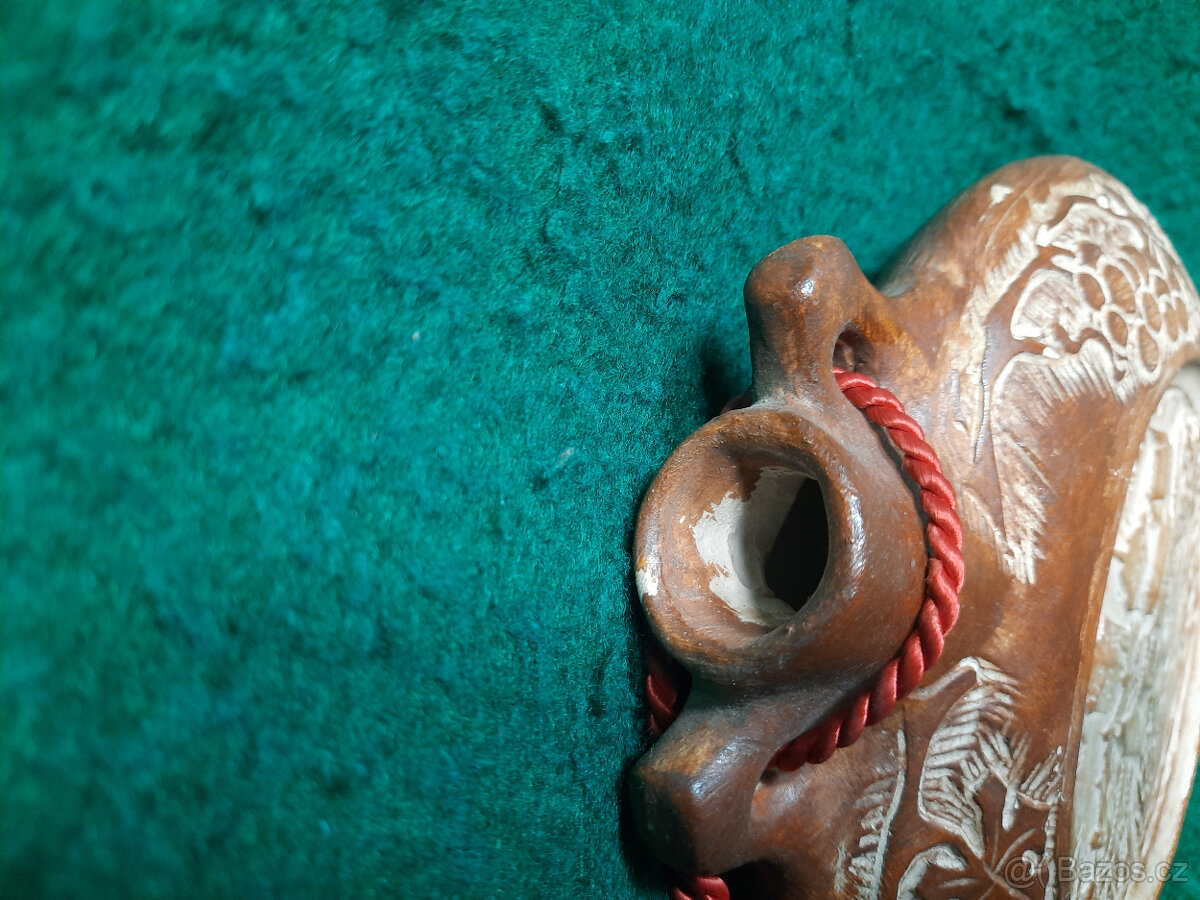 Zdobený keramický měch/nádoba, motiv Karlštejna - 3