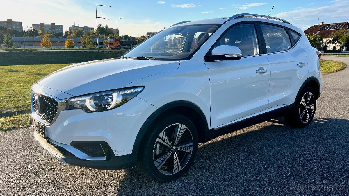 Elektrické SUV MG ZS Luxury Automat Kuze Panorama Kamera - 3
