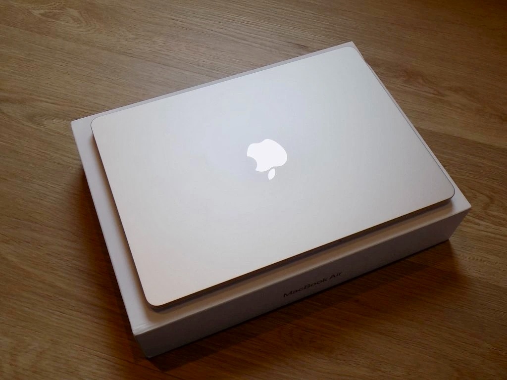 Apple MacBook Air 13,6" (2025)/M4/16GB RAM/256GB/CZ/ZÁRUKA - 3