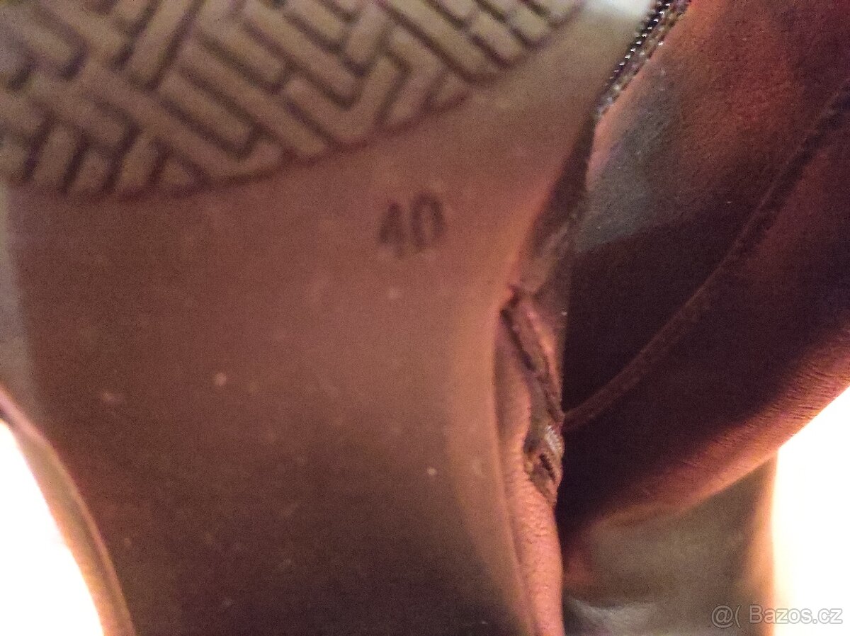 Prodám kožené dámské kotníkové boty č.40 - 3