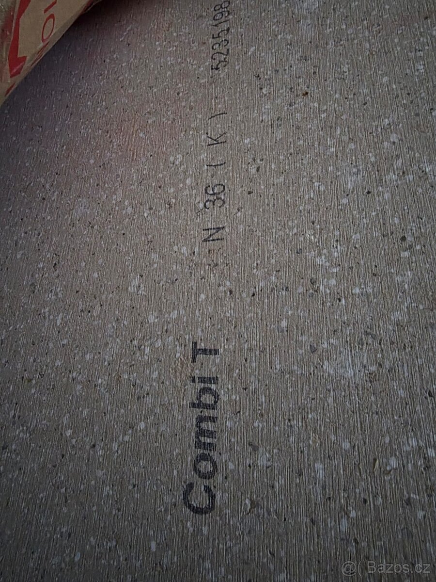 Zbytky materiálu ze nové zdvojené podlahy - 3