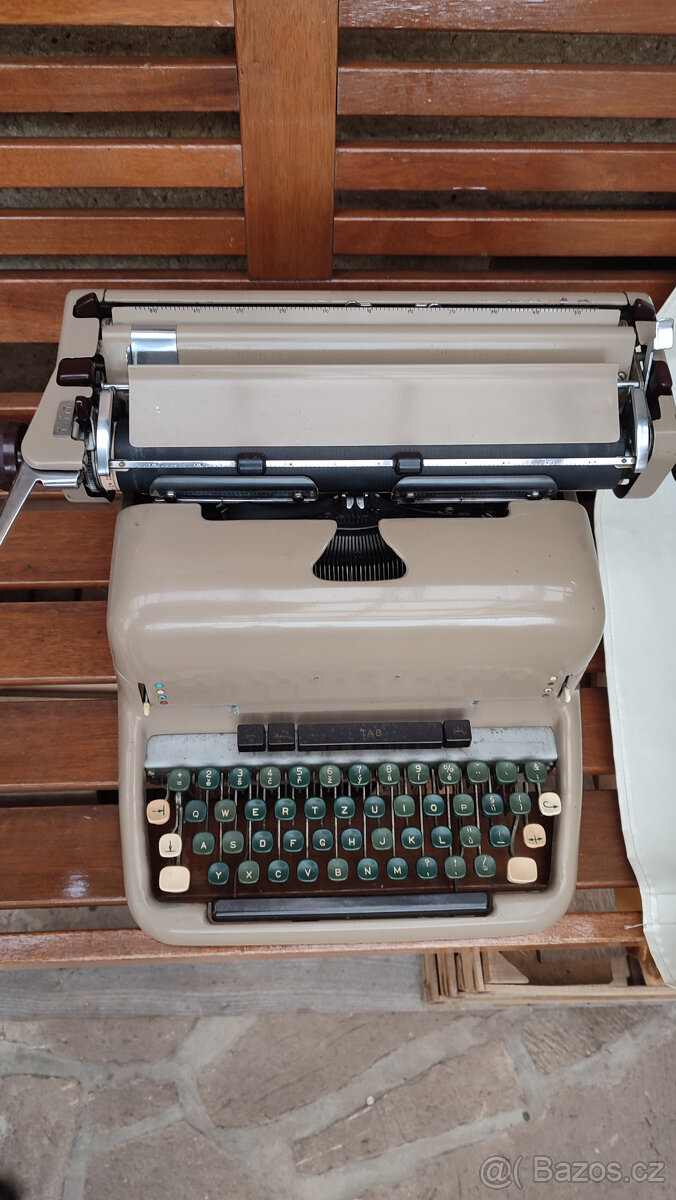 Psací stroj československé výroby - 3