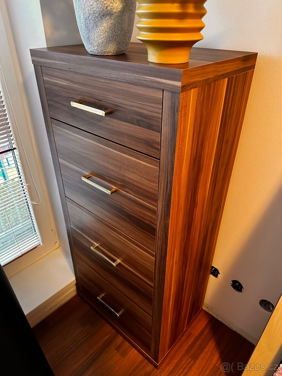 Komoda - 3
