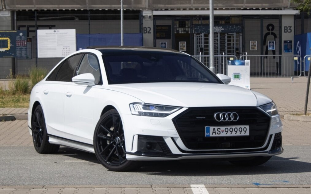 Audi A8 55 TFSI z roku 2022 - 3