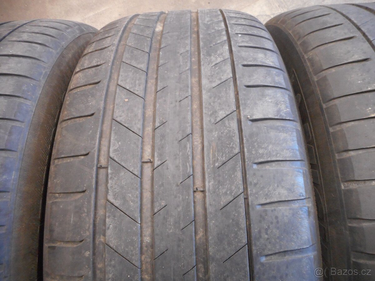 255/55R19 - 3