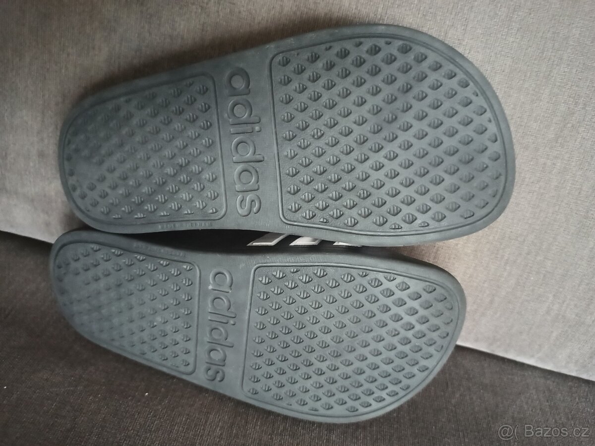 Pantofle Adidas 32 - 3