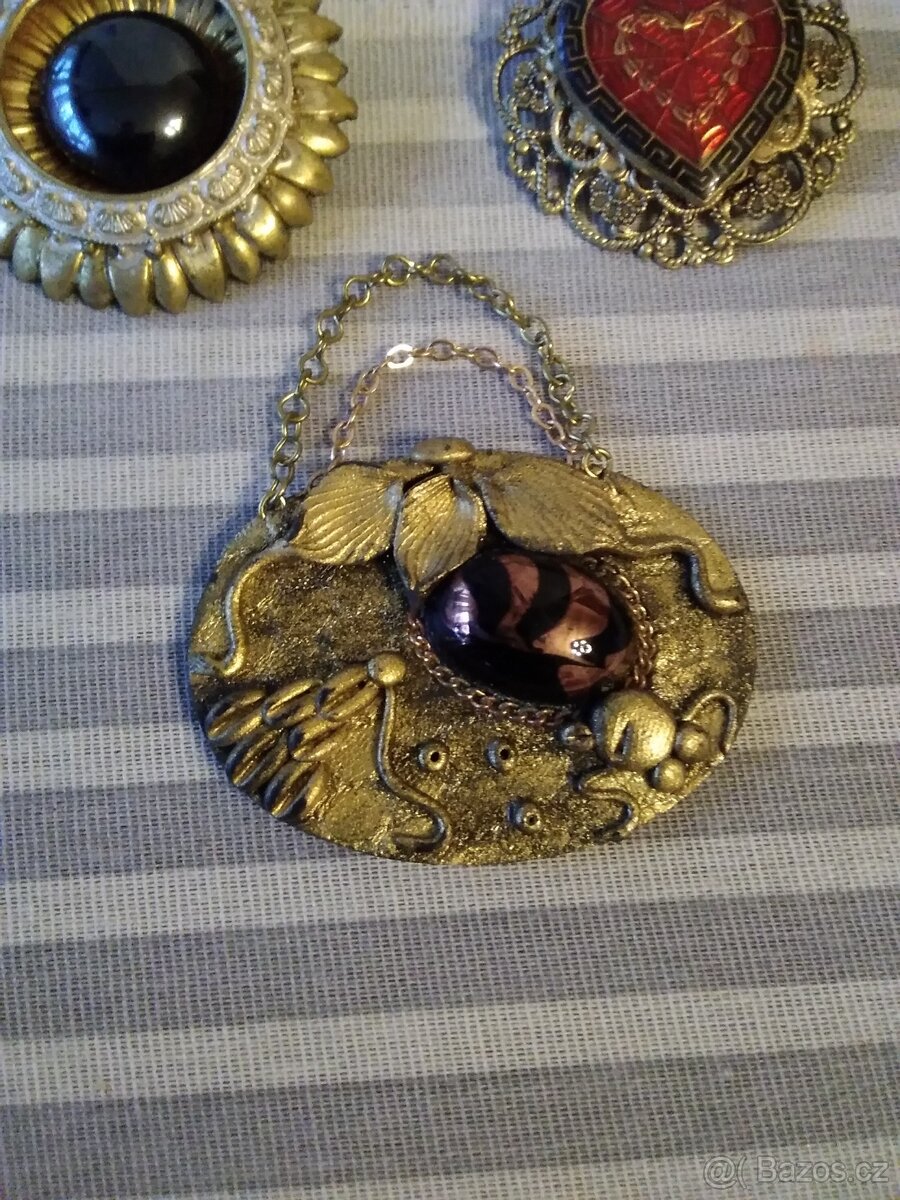 3x stará historická Brož a svaté obrázky. - 3