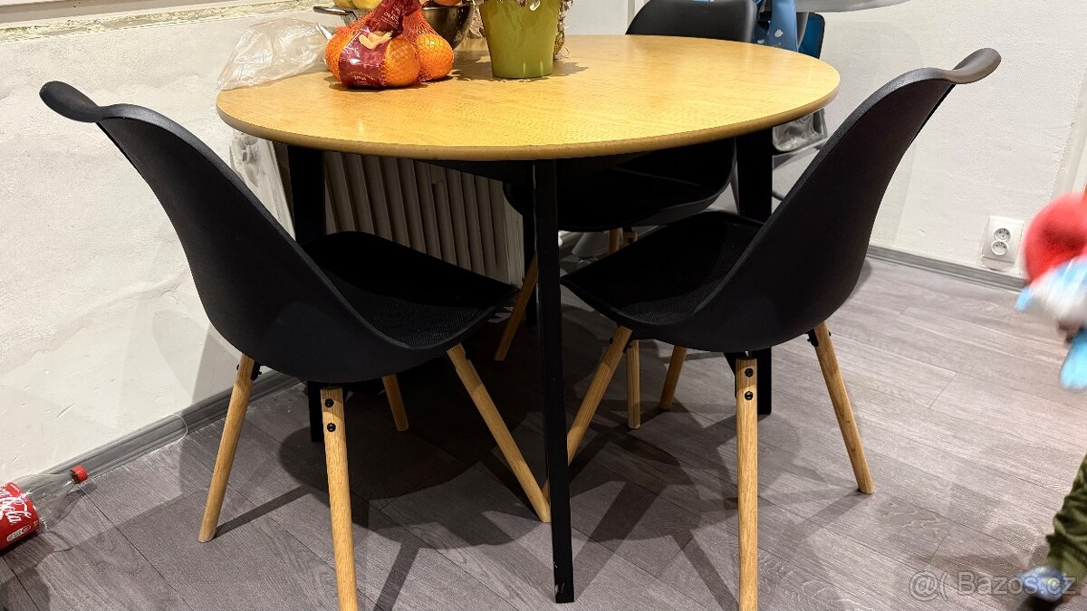 Jídelní stůl + 3 židle - 3