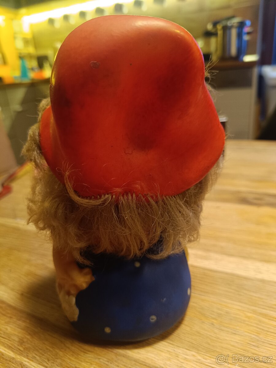 Stará panenka s kočárkem - 3