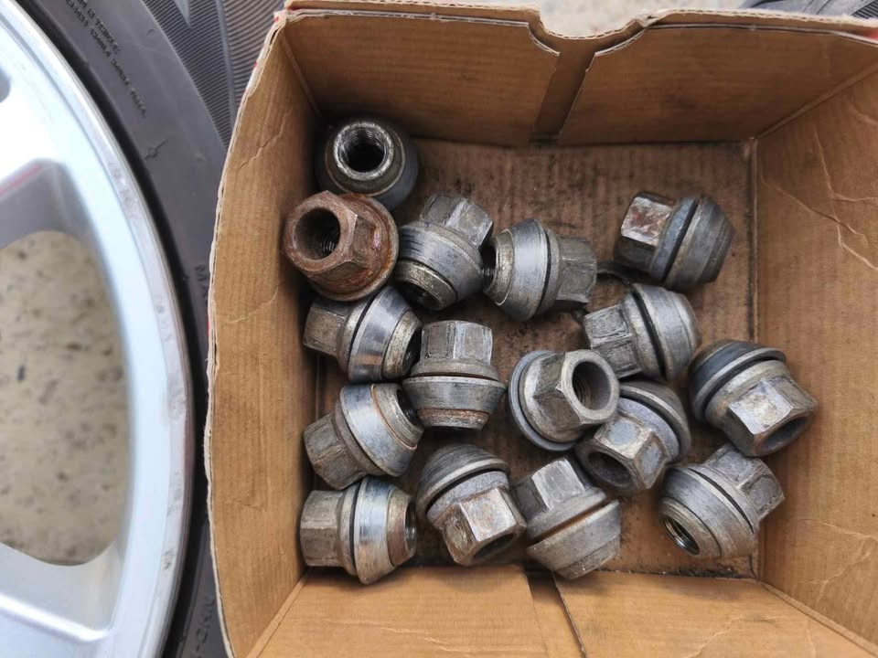 Originál kola Ford - 3