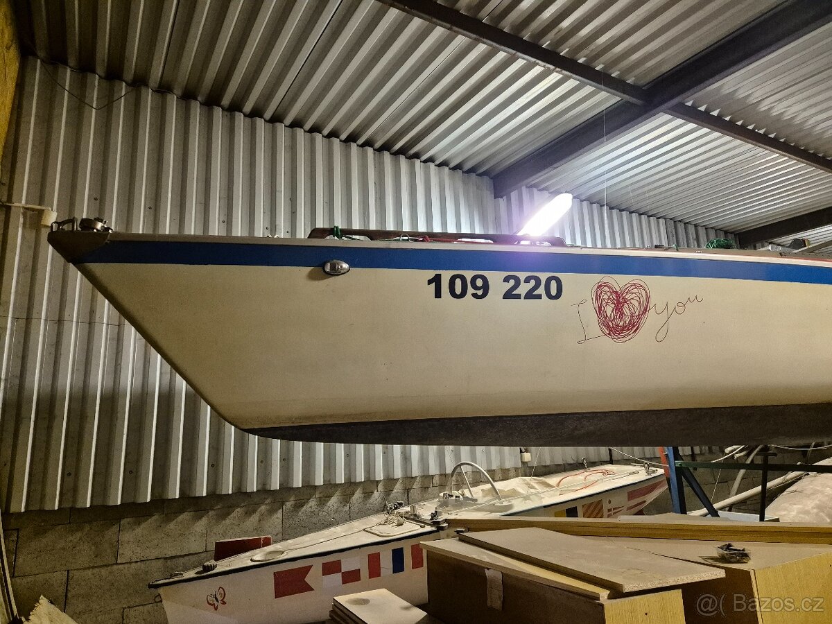 závodní plachetnice, Akros 75 - 3