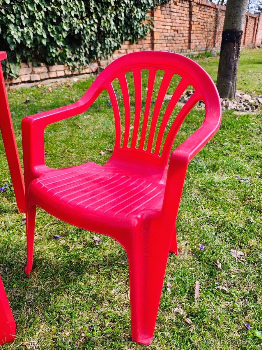 Dětský stoleček a dvě židličky - 3