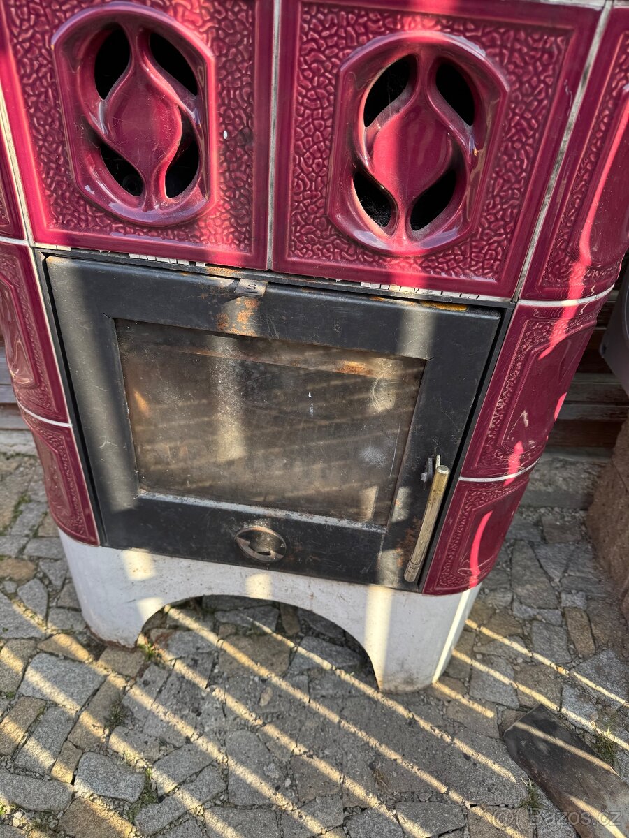 Krbová kamna kachlová s výměníkem . - 3