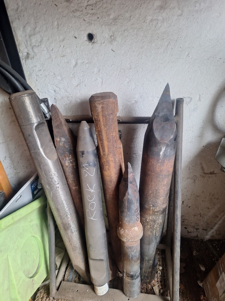 oškrty hydr. kladiva - 3