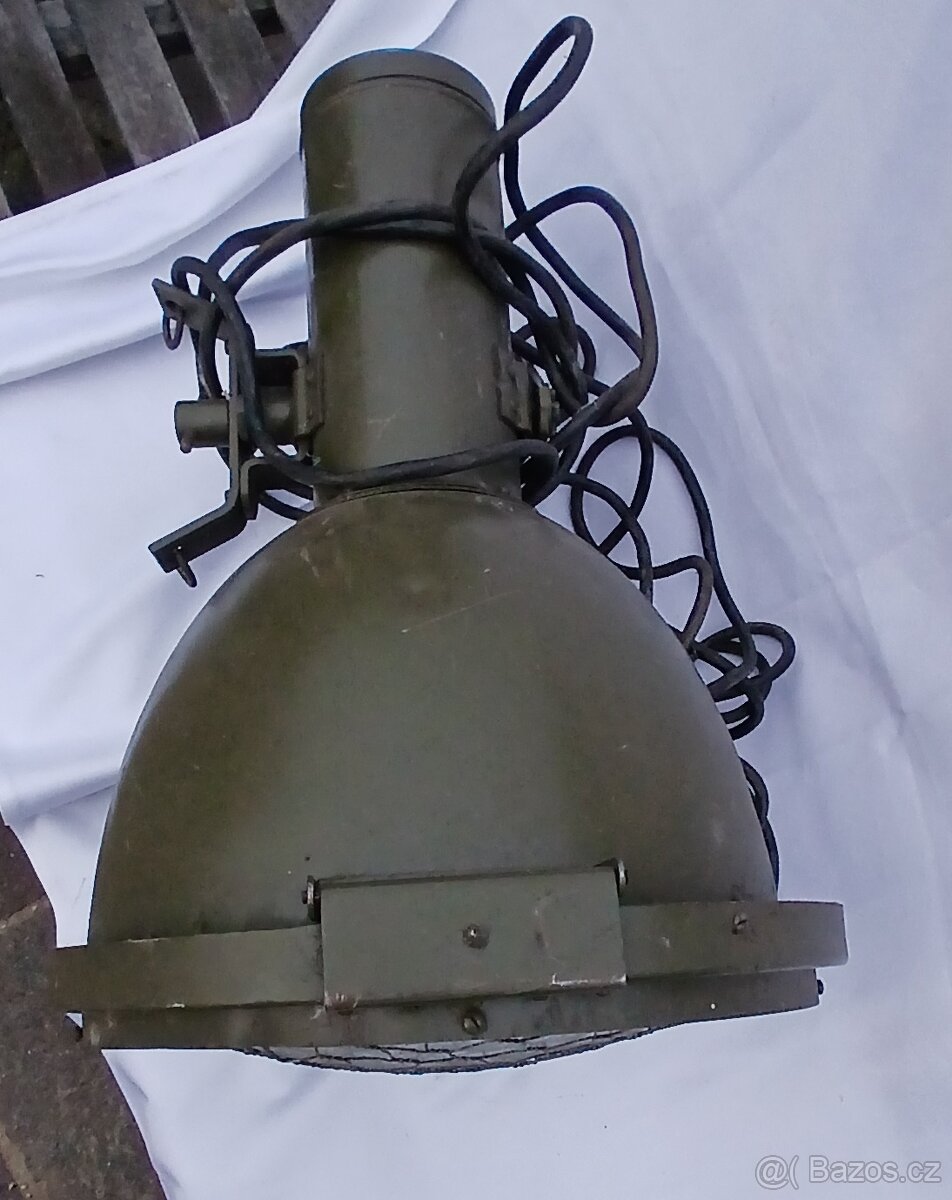 Divadelní reflektor - 3