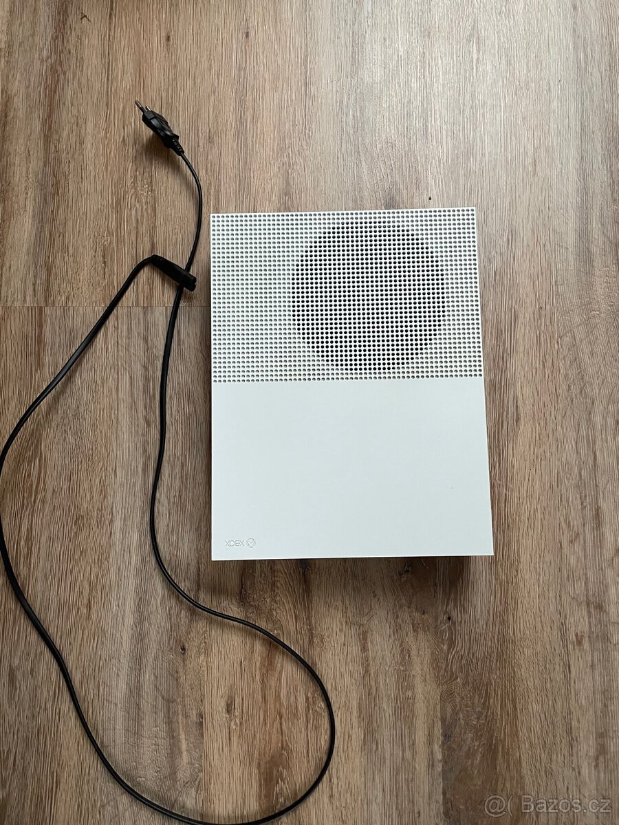 Prodám Xbox one S 1TB+F1 2020 - 3