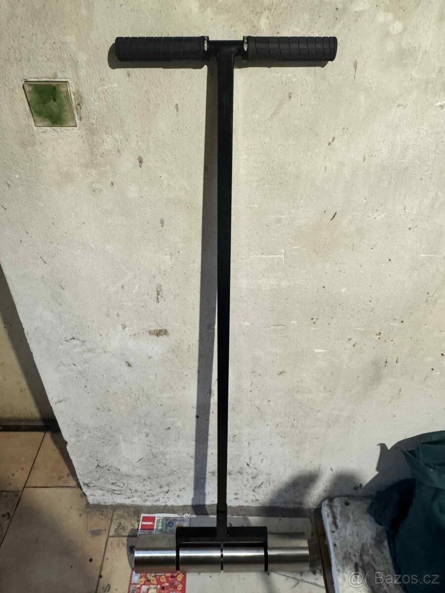 Přítlačný válec 32 kg na vinylové podlahy - 3