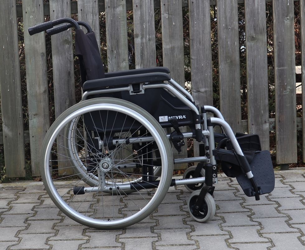 085-Mechanický invalidní vozík Meyra. - 3