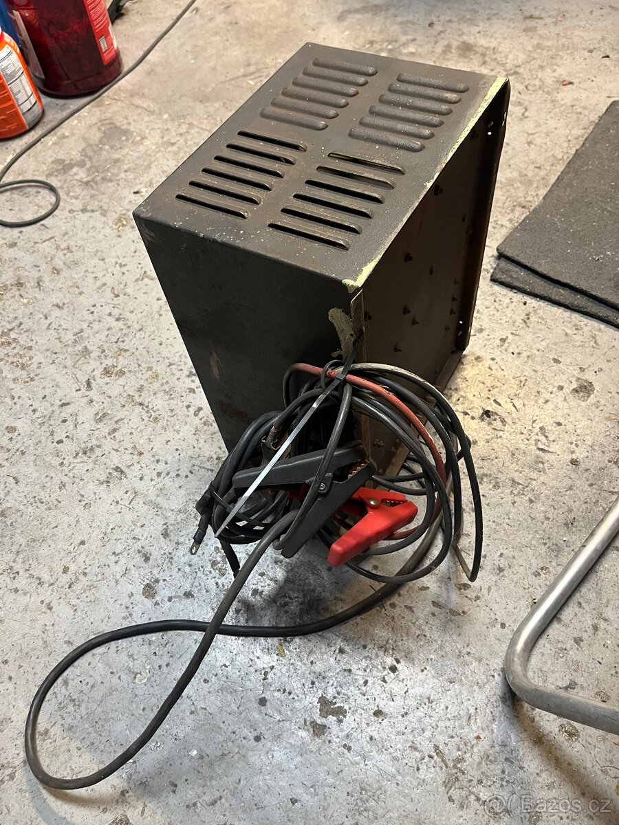Stará nabíječka autobaterii - 3