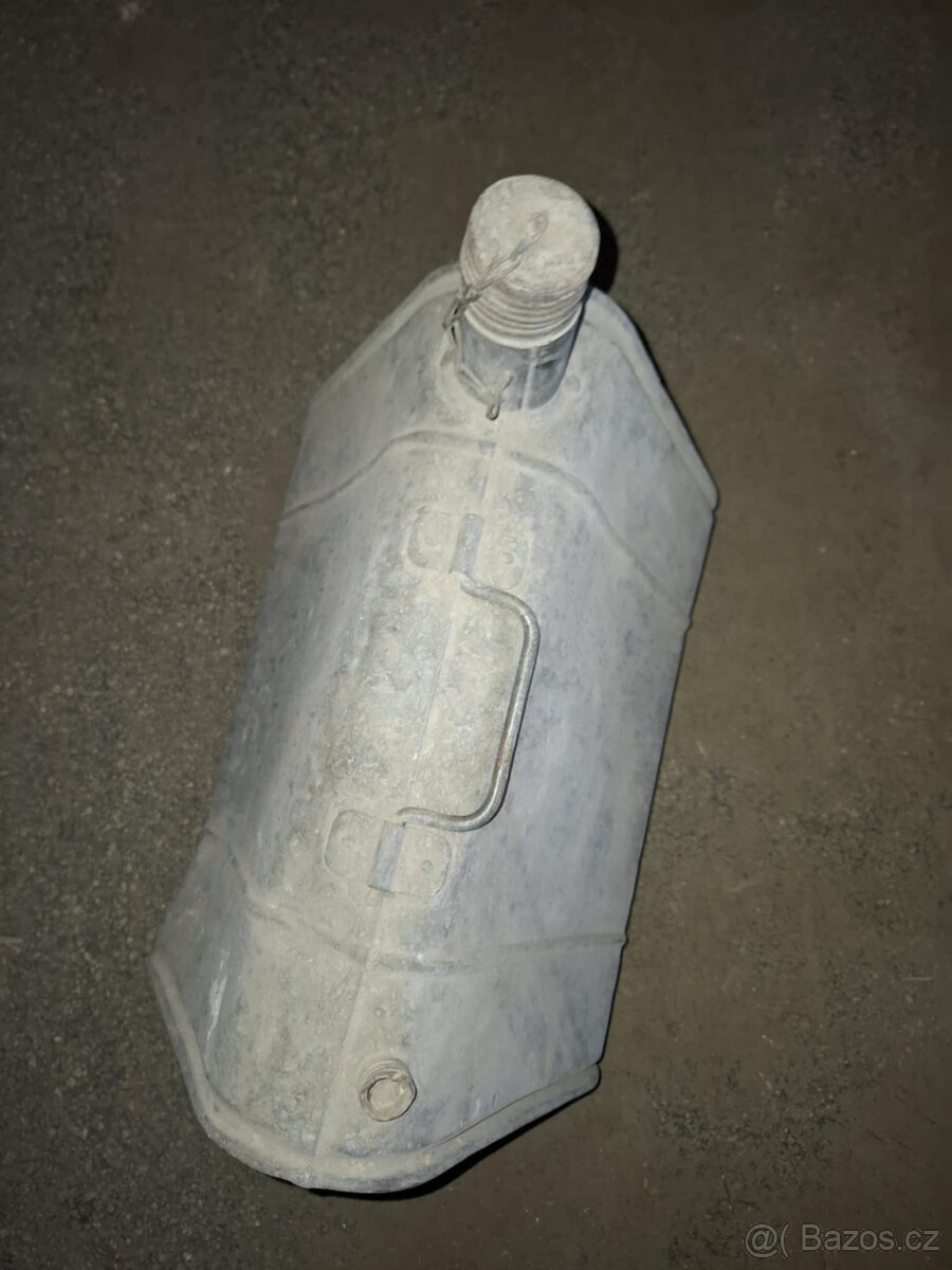 Starý retro kanystr - 3