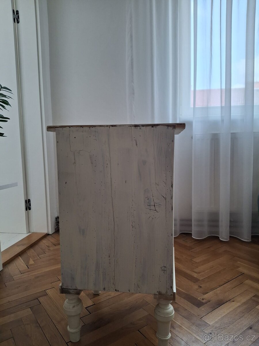 Starožitný noční stolek - 3
