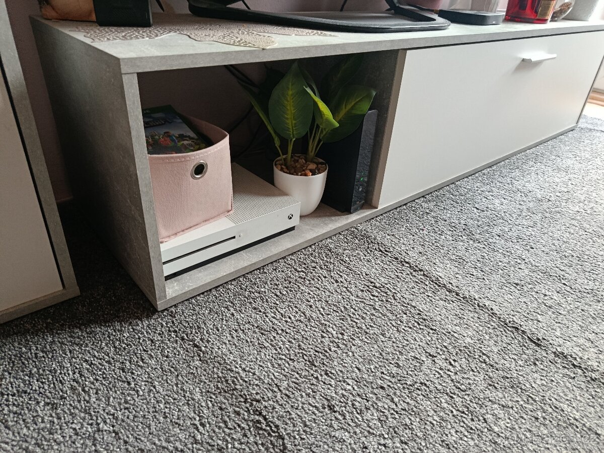 Televizní stolek - 3