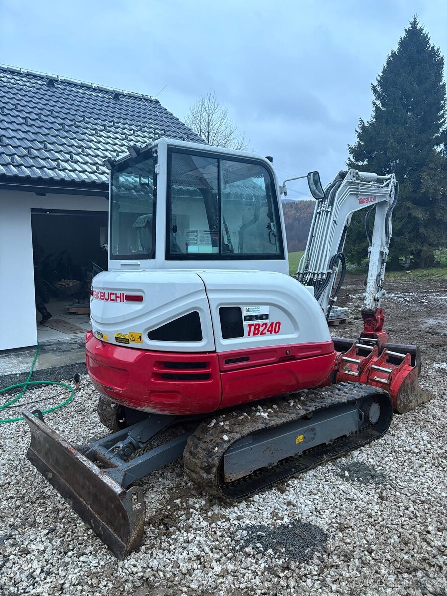 Prodám pásový bagr Takeuchi TB240 POWERTILT - 3