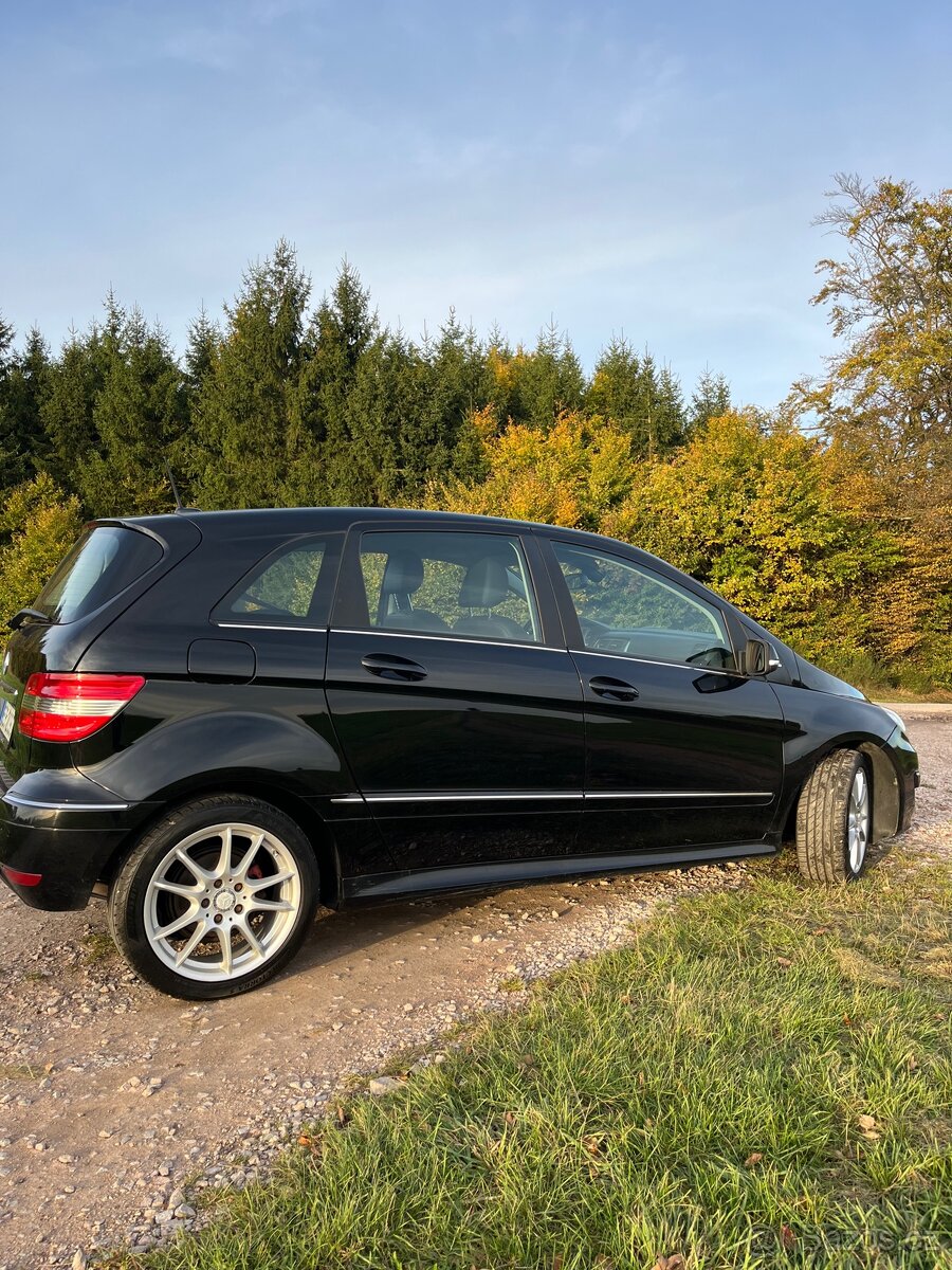 Mercedes-Benz B180 - 3