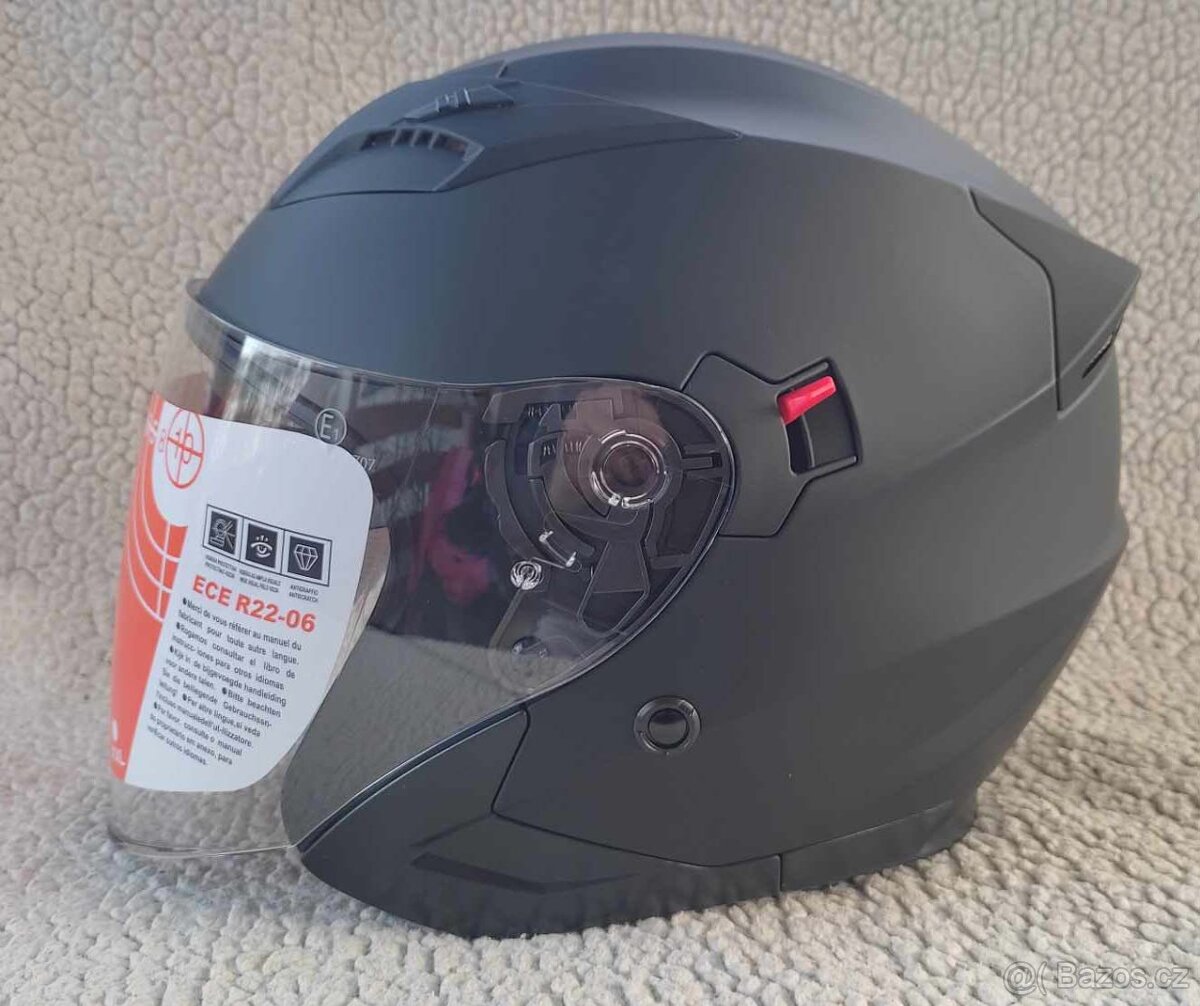 Přilba na motorku nebo skútr. Se sluneční clonou. Černá.Nová - 3