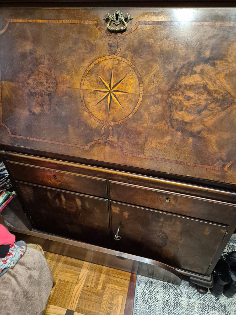 Starý sekretář - 3