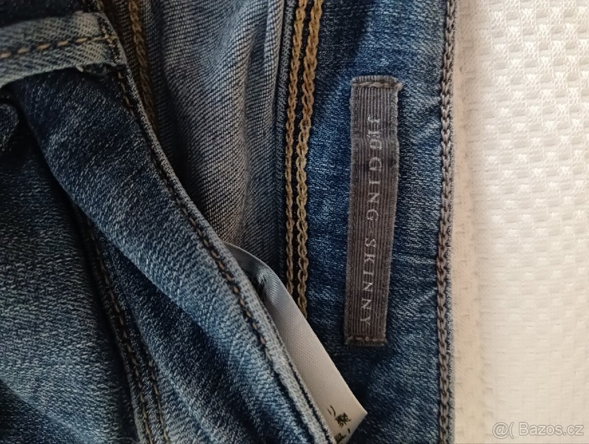 PRODÁM DÁMSKÉ SKINNY DŽÍNY GUESS - 3