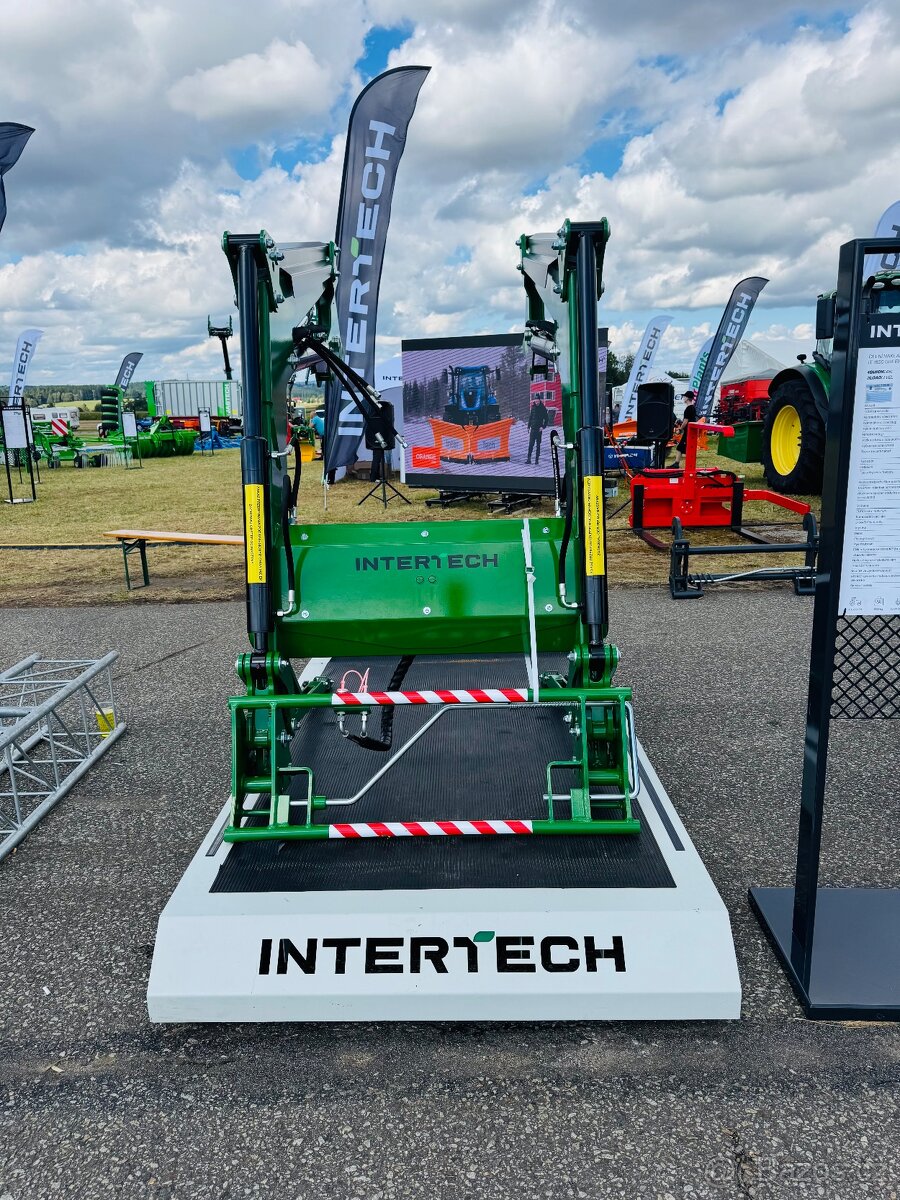MONTUJEME ČELNÍ NAKLADAČE INTER TECH NA TRAKTORY JOHN DEERE - 3
