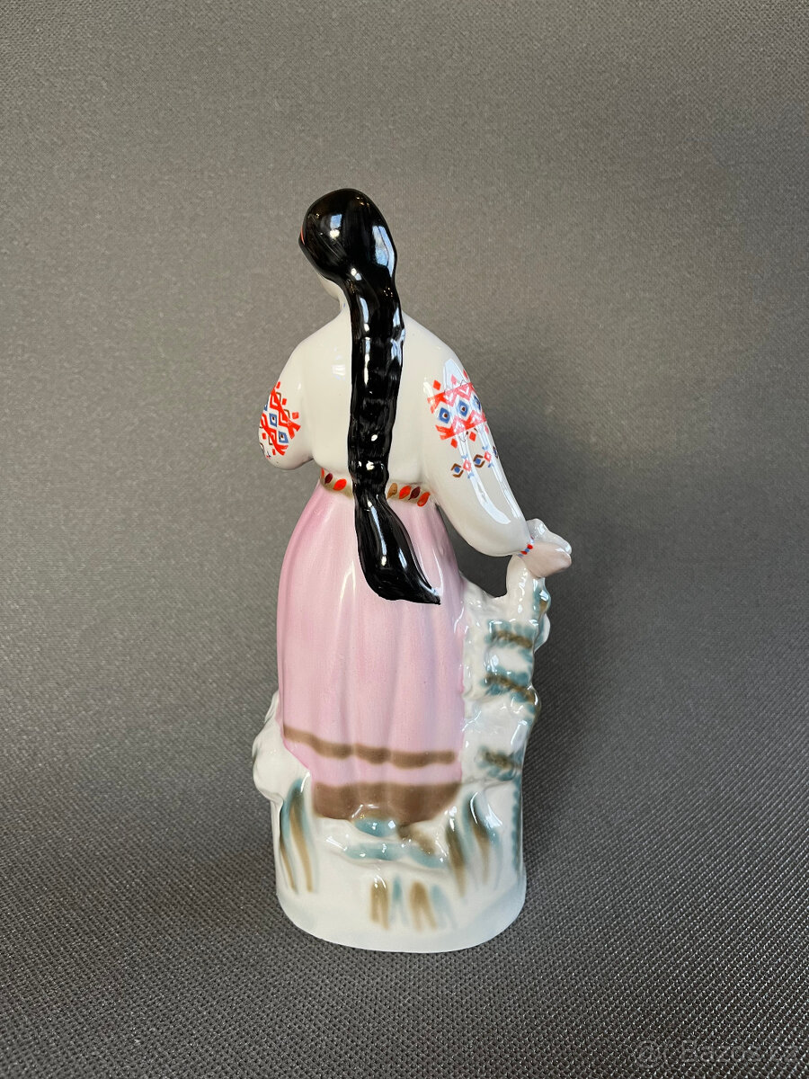 Soška Černovláska v kroji 23.5 cm, Polonne USSR - 3