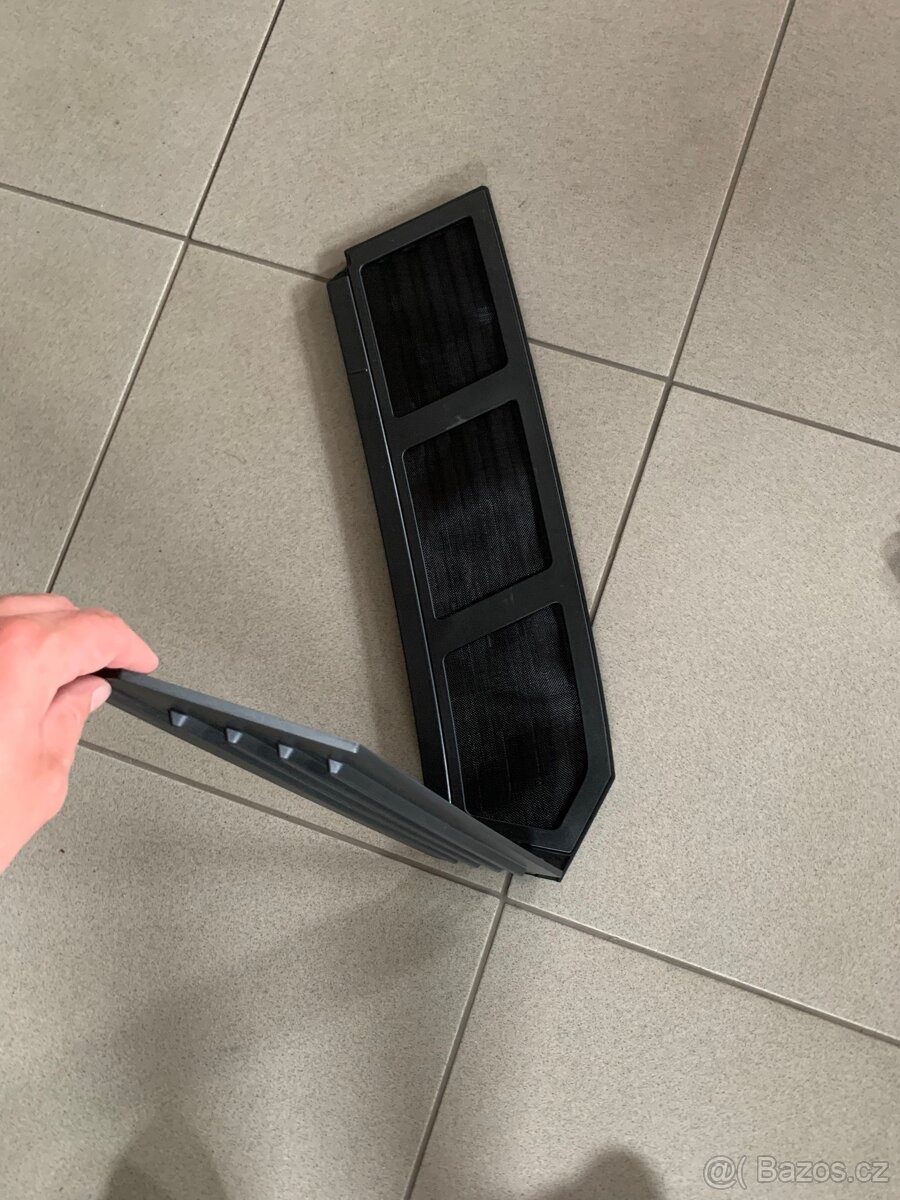 Větrací mřížky okno řidiče a spolujezdce VW Californie T7 - 3