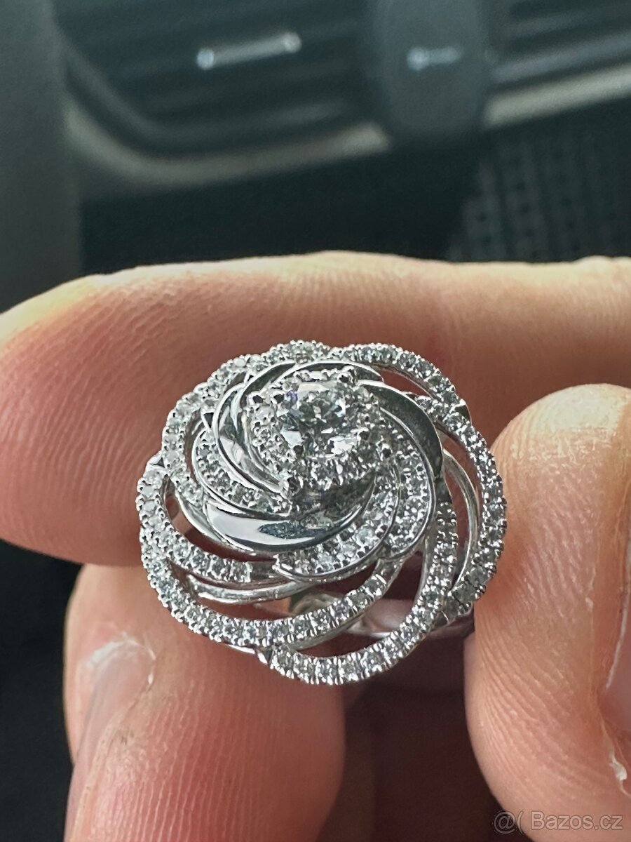 Prodám diamantový zlatý prsten s velkým broušeným briliantem - 3