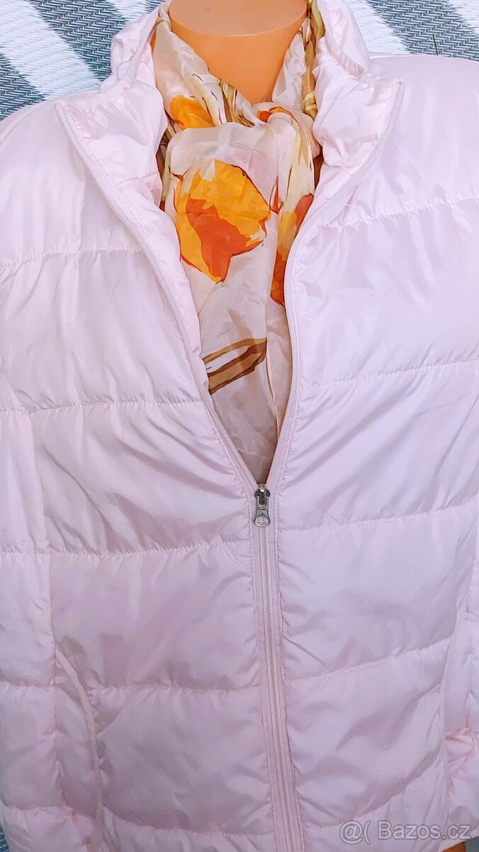 LEHOUNKÁ PROŠÍVANÁ VESTA S ŠÁTKEM-INFINITY- vel. 48 - 3