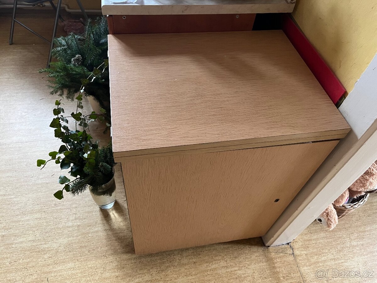 Prodám šicí stroj LUCZNIK - 3